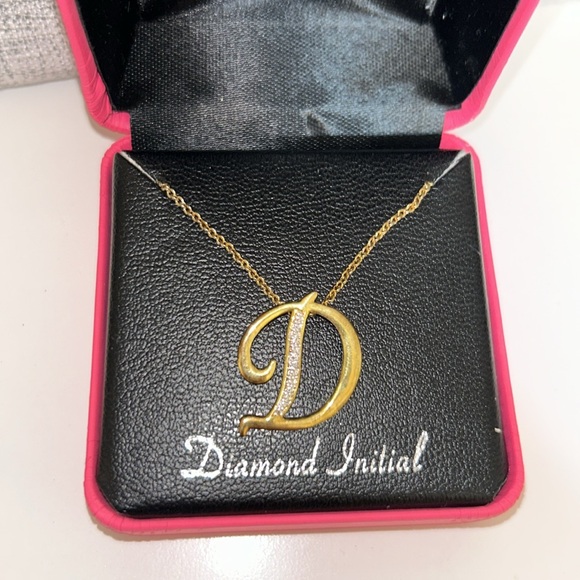 Diamond Initial/Monogram ‘D’ Pendant Necklace - Gold, NEW/GIFT/BIRTHDAY/PRESENT - Picture 4 of 7